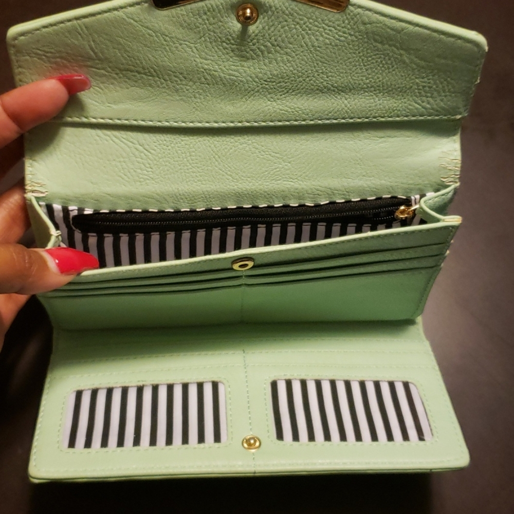 Wallets - Picture 3 of 4